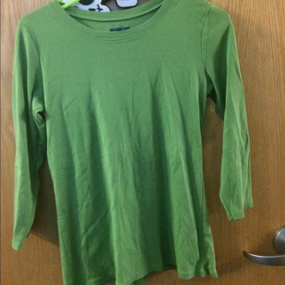 Soft quarter length pea green shirt